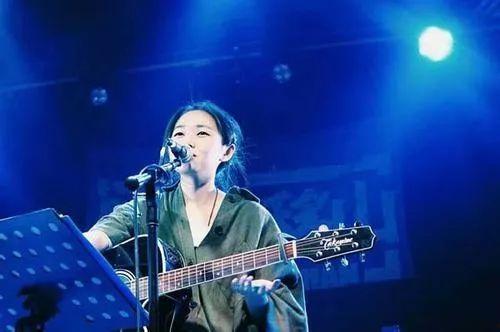 花粥流氓创作背景,街头巷尾的青春记忆与叛逆情怀